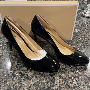 MICHAEL Michael Kors Ashby Flex Pump